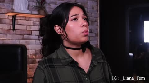 Snapshot of lia_owo chatting on 01.16.25 Liana online show from 01.16.25