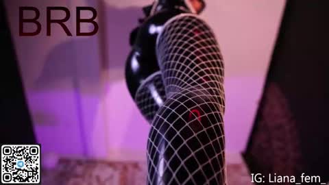 Snapshot of lia_owo chatting on 10.29.25 Liana online show from 10.29.25