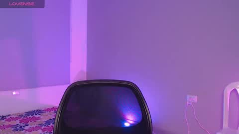 Snapshot of liaa_cute_ chatting on 10.22.25 lia online show from 10.22.25