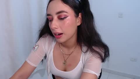 Snapshot of liaa_cute_ chatting on 05.18.26 lia online show from 05.18.26