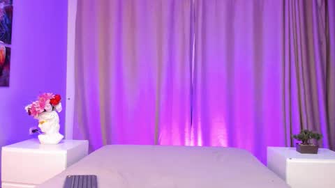 Lia online show from 10.31.25