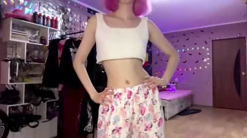 Snapshot of liaaluna chatting on 06.27.26 Lia online show from 06.27.26