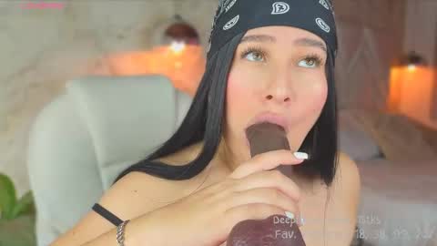 Snapshot of liacox chatting on 02.28.25 Lia Cox online show from 02.28.25