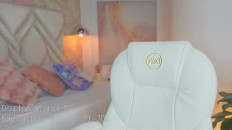 Snapshot of liacox chatting on 09.21.25 Lia Cox online show from 09.21.25