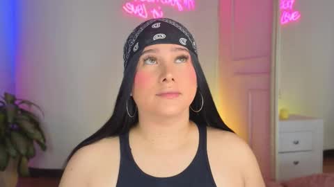 Snapshot of liacox chatting on 11.05.25 Lia Cox online show from 11.05.25