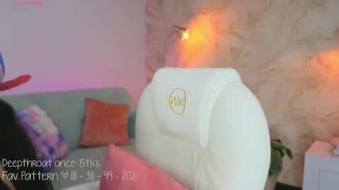 Lia Cox online show from 12.17.25