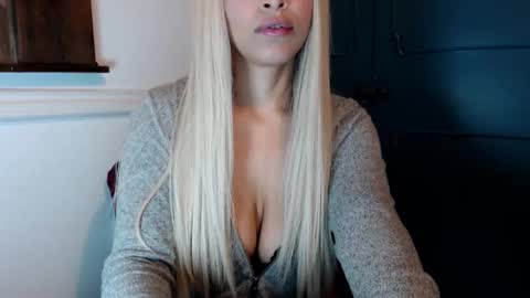 Lia Divina online show from 02.02.26