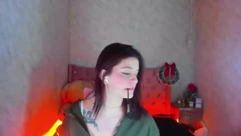 Snapshot of liaharrys chatting on 12.29.24 Lia online show from 12.29.24