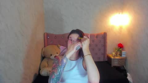 Snapshot of liaharrys chatting on 02.16.25 Lia online show from 02.16.25