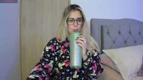 Lia  online show from 09.29.25