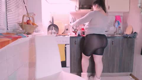 miss Lia  colection for travel online show from 12.15.24