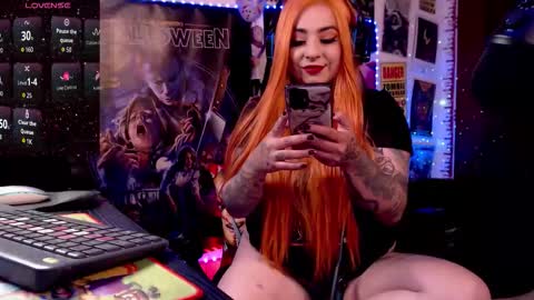 Snapshot of liakoy1 chatting on 10.31.25 LiaKoy online show from 10.31.25