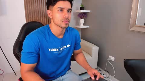 Snapshot of liam_colliins chatting on 02.21.25 Liam Collins online show from 02.21.25