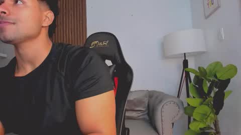 Snapshot of liam_colliins chatting on 10.01.25 Liam Collins online show from 10.01.25