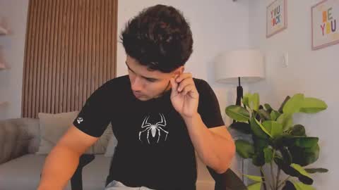 Snapshot of liam_colliins chatting on 10.07.25 Liam Collins online show from 10.07.25