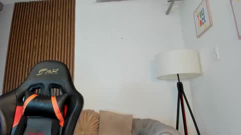 Snapshot of liam_colliins chatting on 10.11.25 Liam Collins online show from 10.11.25