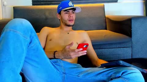 liam_genner online show from 09.09.25