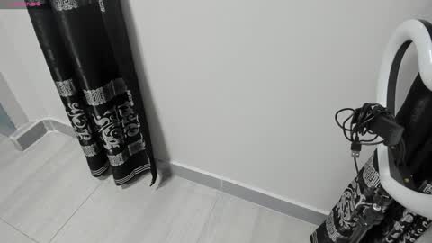 Snapshot of liam_kleiin chatting on 01.21.25 LIAM KLEIN online show from 01.21.25