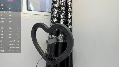 Snapshot of liam_kleiin chatting on 02.10.25 LIAM KLEIN online show from 02.10.25