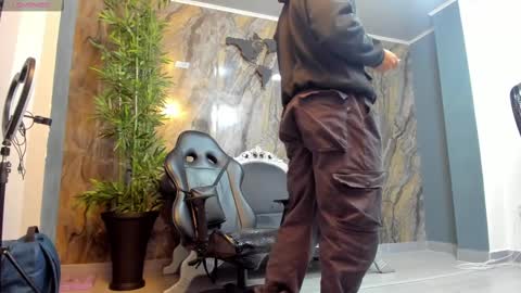 Snapshot of liam_kleiin chatting on 02.17.25 LIAM KLEIN online show from 02.17.25