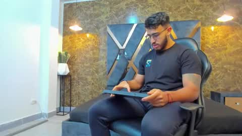 Snapshot of liam_kleiin chatting on 09.10.25 LIAM KLEIN online show from 09.10.25