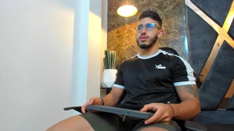 Snapshot of liam_kleiin chatting on 09.16.25 LIAM KLEIN online show from 09.16.25