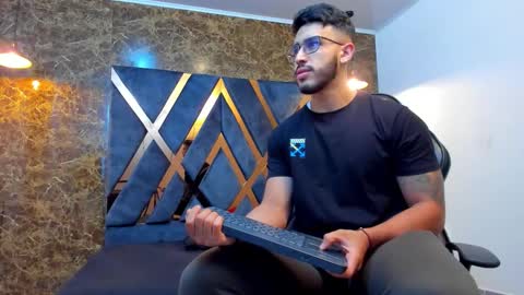 Snapshot of liam_kleiin chatting on 09.24.25 LIAM KLEIN online show from 09.24.25