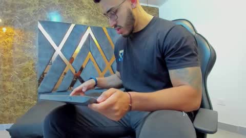 Snapshot of liam_kleiin chatting on 09.27.25 LIAM KLEIN online show from 09.27.25