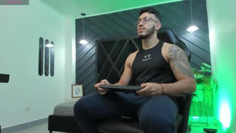 Snapshot of liam_kleiin chatting on 10.06.25 LIAM KLEIN online show from 10.06.25