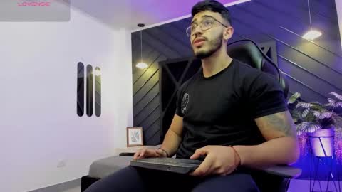 Snapshot of liam_kleiin chatting on 10.11.25 LIAM KLEIN online show from 10.11.25