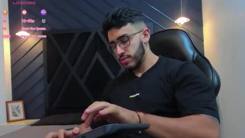 Snapshot of liam_kleiin chatting on 10.17.25 LIAM KLEIN online show from 10.17.25