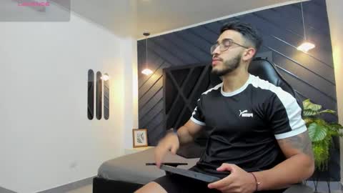 Snapshot of liam_kleiin chatting on 10.21.25 LIAM KLEIN online show from 10.21.25