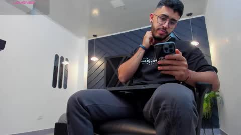 Snapshot of liam_kleiin chatting on 10.23.25 LIAM KLEIN online show from 10.23.25