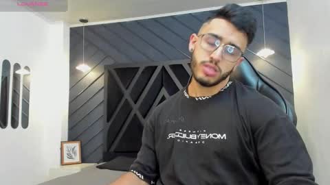 Snapshot of liam_kleiin chatting on 10.31.25 LIAM KLEIN online show from 10.31.25