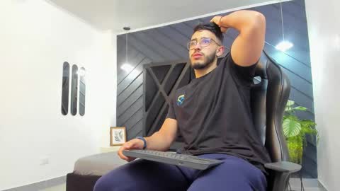 Snapshot of liam_kleiin chatting on 11.03.25 LIAM KLEIN online show from 11.03.25