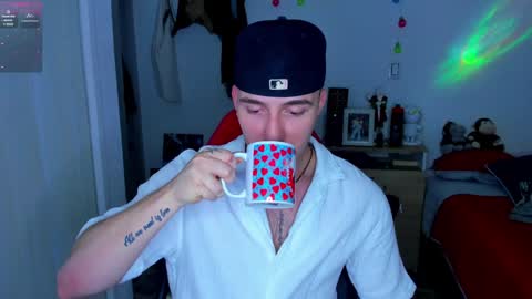 Snapshot of liam_oficial chatting on 12.15.24 liam online show from 12.15.24