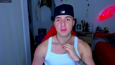 Snapshot of liam_oficial chatting on 12.19.24 liam online show from 12.19.24