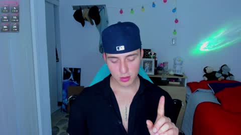 Snapshot of liam_oficial chatting on 01.21.25 liam online show from 01.21.25