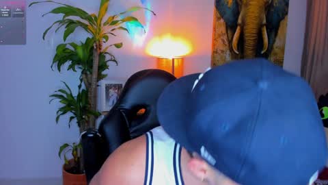 Snapshot of liam_oficial chatting on 02.09.25 liam online show from 02.09.25