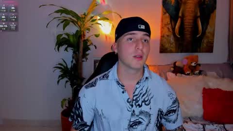 Snapshot of liam_oficial chatting on 02.23.25 liam online show from 02.23.25