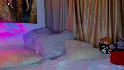 Snapshot of liam_oficial chatting on 09.28.25 liam online show from 09.28.25