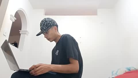 liam_smith00 online show from 12.25.24