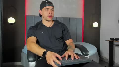 Snapshot of liam_walk chatting on 04.24.26 Liam online show from 04.24.26