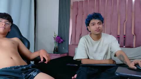 Snapshot of liamandjordan chatting on 10.29.25 LiamANDjordan online show from 10.29.25