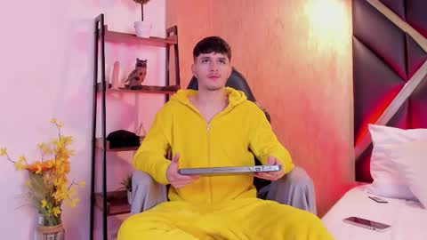 Snapshot of liammuller chatting on 10.30.25 liammuller online show from 10.30.25