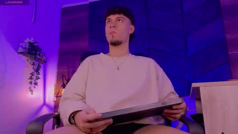 Liam Thunder online show from 11.10.25