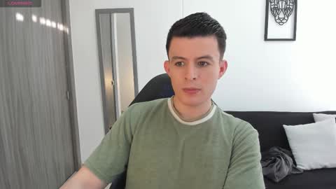 Snapshot of lian_eathan chatting on 10.17.25 lian_eathan online show from 10.17.25