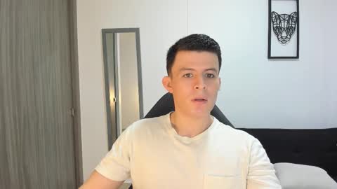 Snapshot of lian_eathan chatting on 10.18.25 lian_eathan online show from 10.18.25