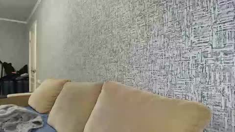 liana_diva online show from 10.13.25
