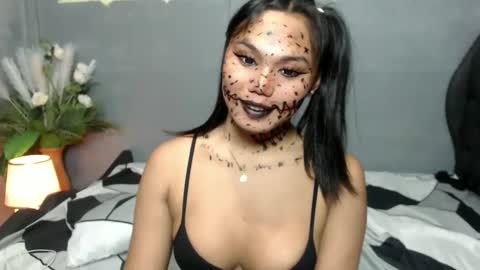 Snapshot of liane_mei chatting on 10.30.25 Liane online show from 10.30.25